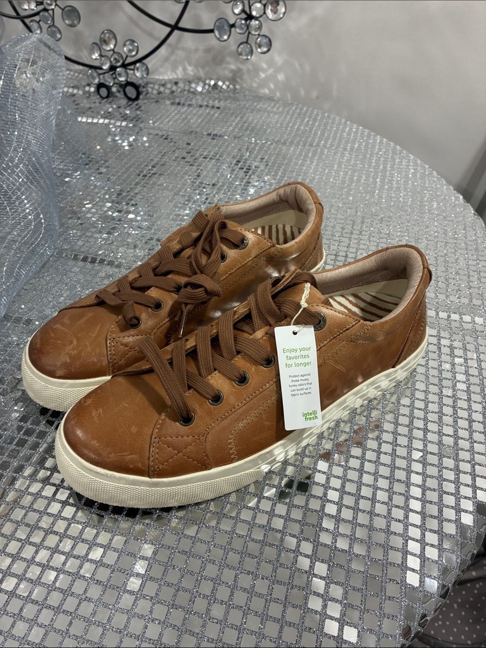 Taos Footwear Brown Leather Low-Top Sneakers